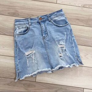 🚨4/$25 Black label destroyed denim skirt size small